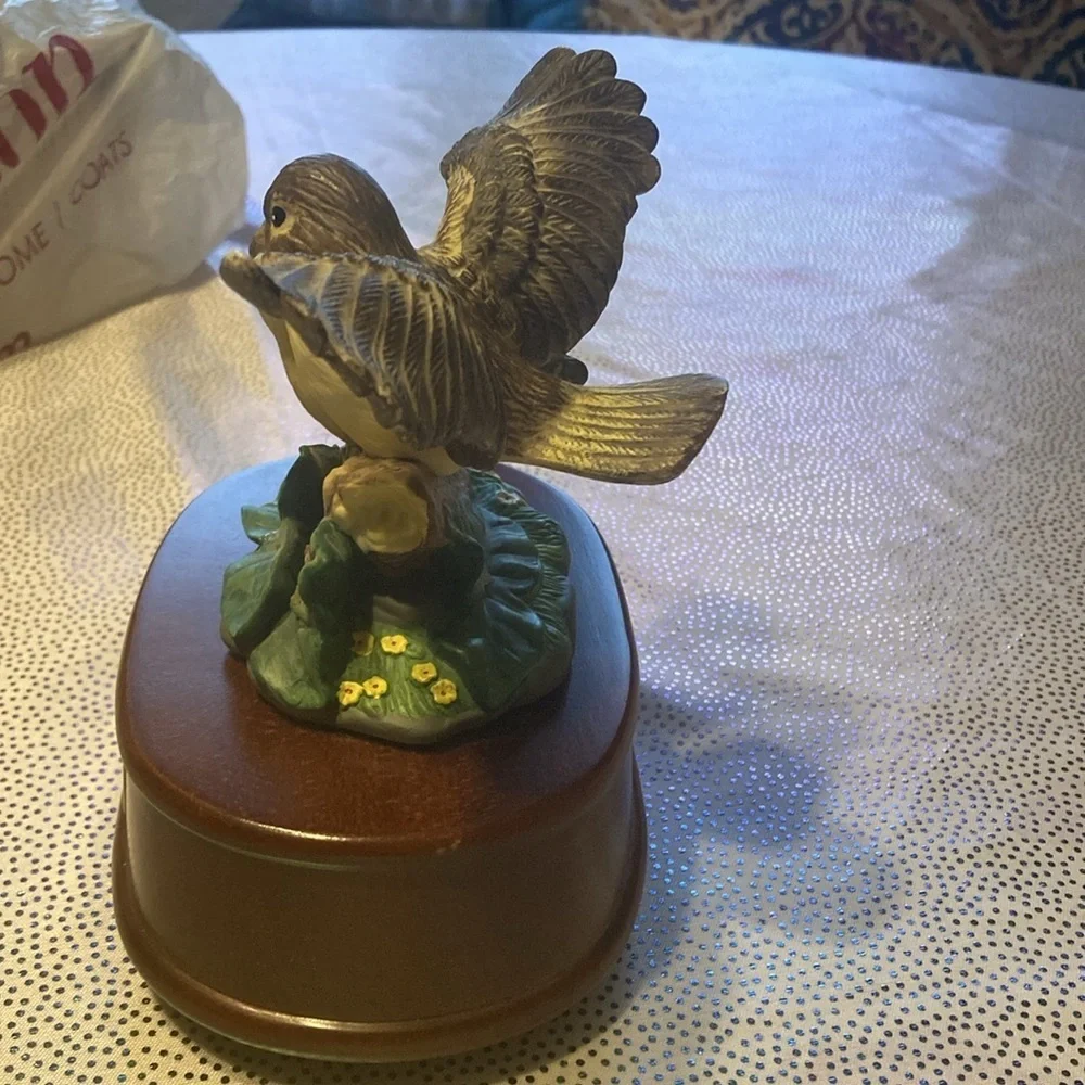 SPARROW MUSIC BOX figurine statue sculpture gift vintage bird decor